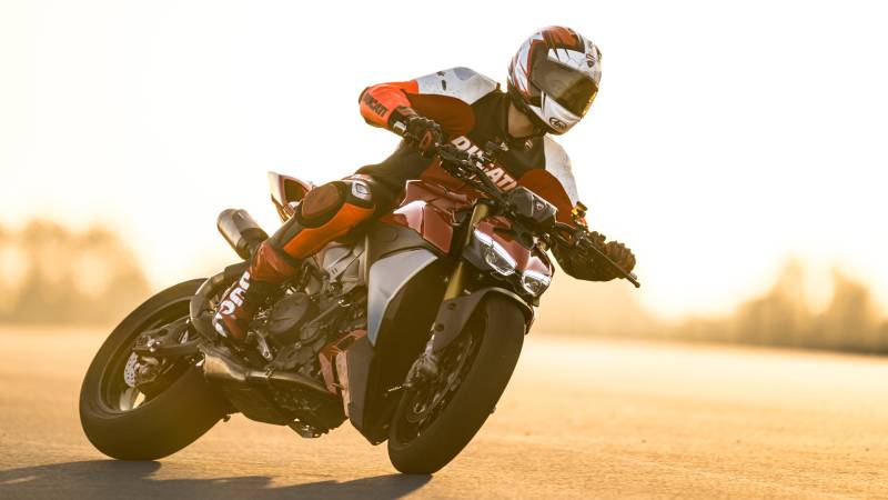 Ducati Streetfighter V4 : Puissance à l’état brut, élégance à visage découvert - Salon de Provence